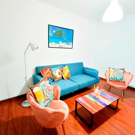 By Plaza Real Budget Hostel *