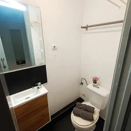 By Plaza Real Budget Hostel Barcelona
