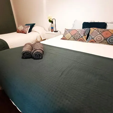 By Plaza Real Budget Hostel