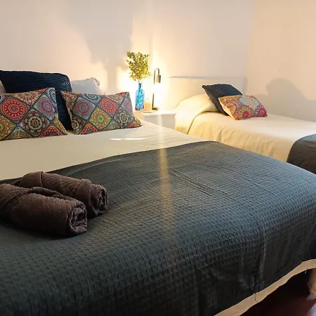 By Plaza Real Budget Hostel